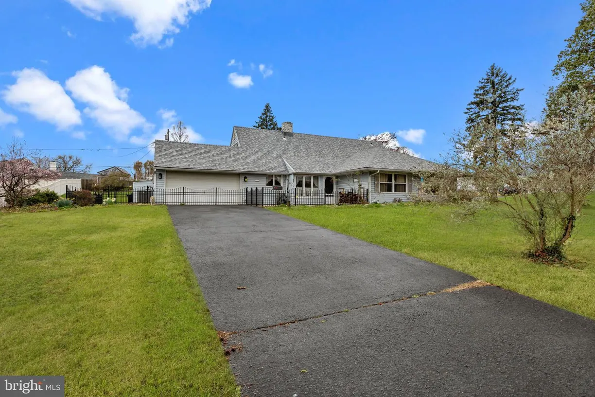 Central NJ/Bucks County, PA Real Estate | View 66 Sweetgum Rd | 5 Beds, 3 Baths