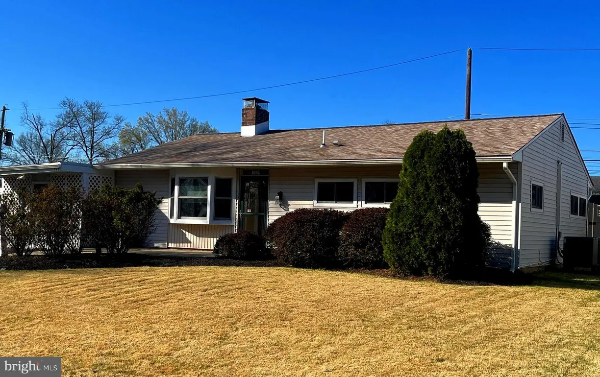 Central NJ/Bucks County, PA Real Estate | View 199 Magnolia Dr | 2 Beds, 1 Bath