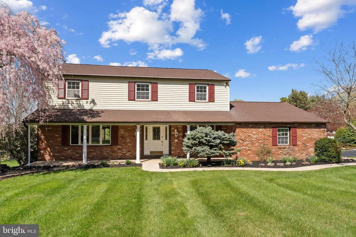 Central NJ/Bucks County, PA Real Estate | View 37 Far View Rd | 4 Beds, 2 Baths