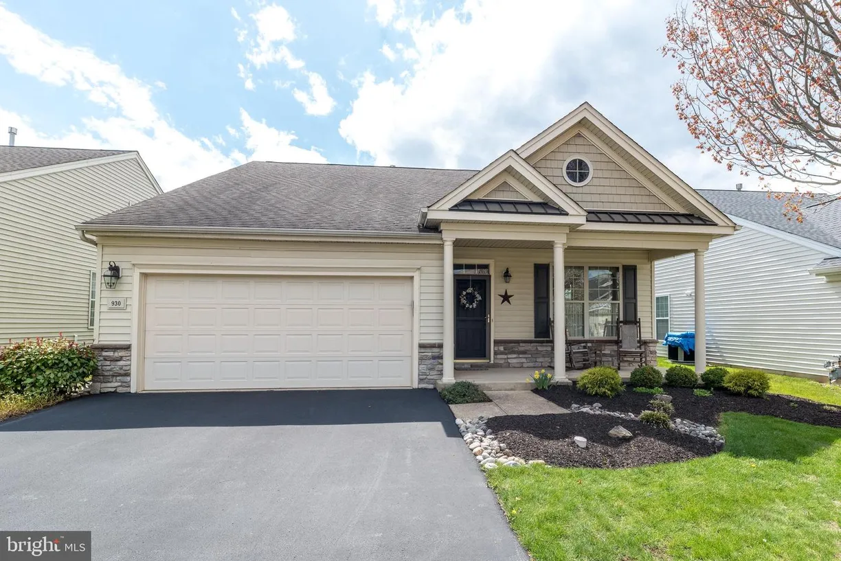 Central NJ/Bucks County, PA Real Estate | View 930 Hamilton Way | 2 Beds, 2 Baths