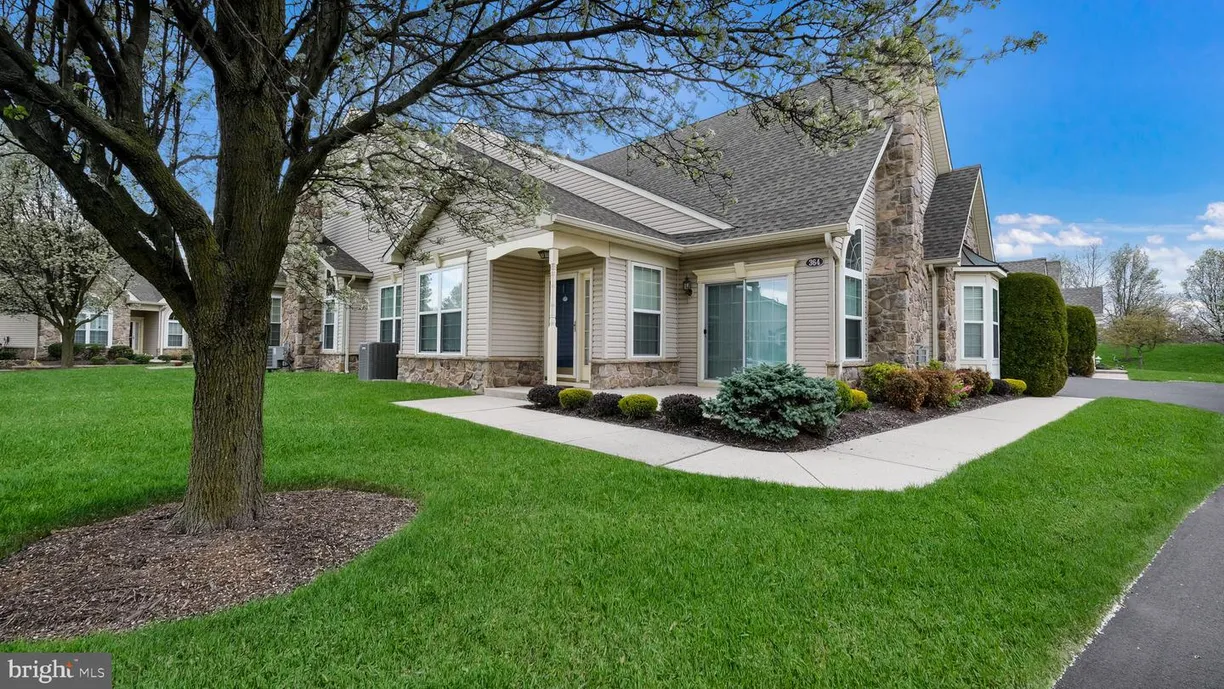 Central NJ/Bucks County, PA Real Estate | View 364 Shady Brook Dr, 173 | 3 Beds, 3 Baths