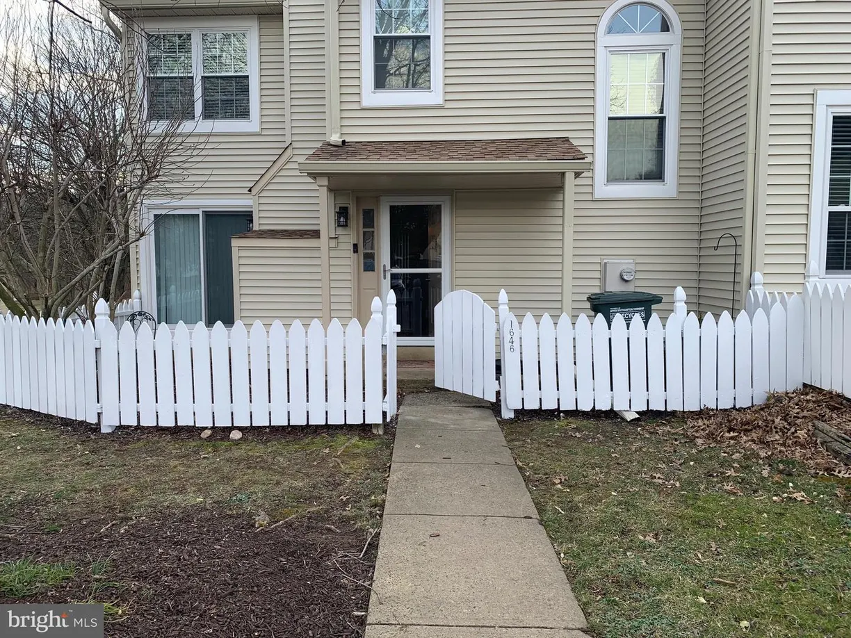 Central NJ/Bucks County, PA Real Estate | View 1646 Mcnelis Dr | 2 Beds, 1 Bath