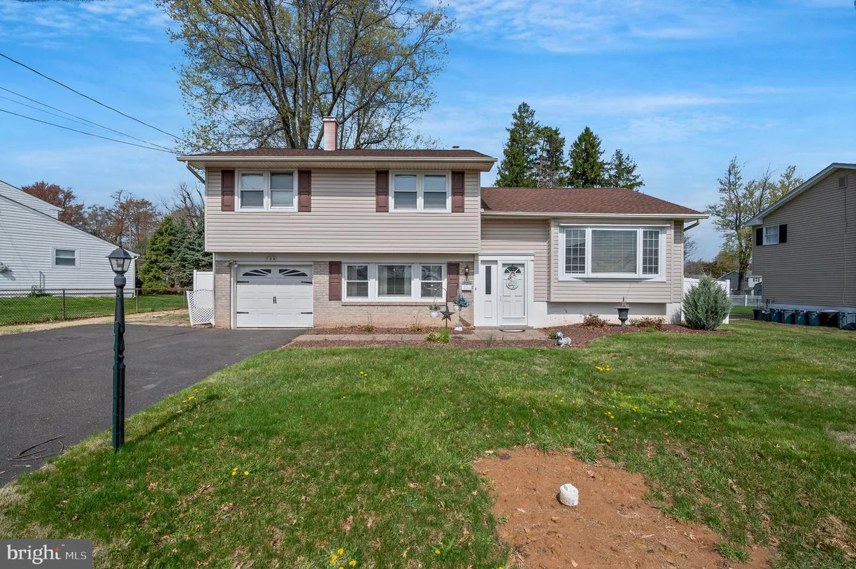 Central NJ/Bucks County, PA Real Estate | View 738 Longstreth Rd | 3 Beds, 1 Bath
