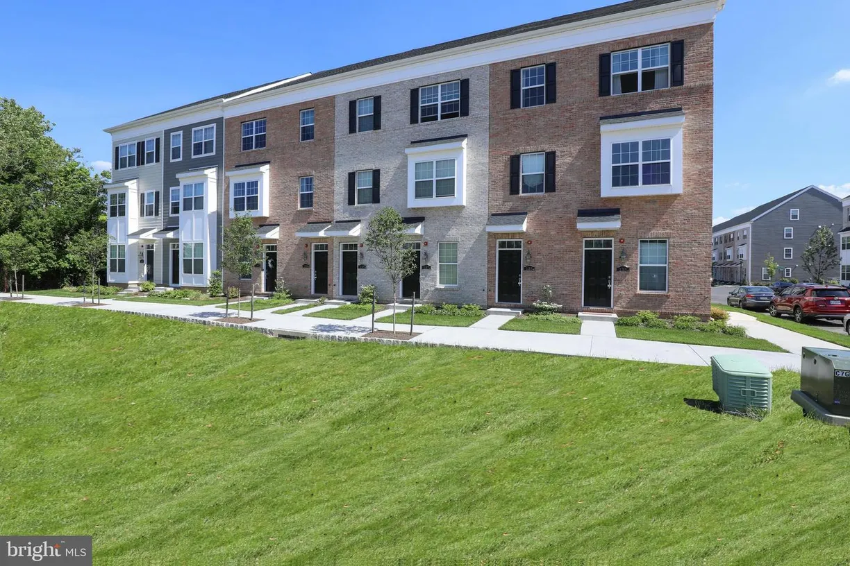Central NJ/Bucks County, PA Real Estate | View 135 Annapolis St, b | 2 Beds, 2 Baths