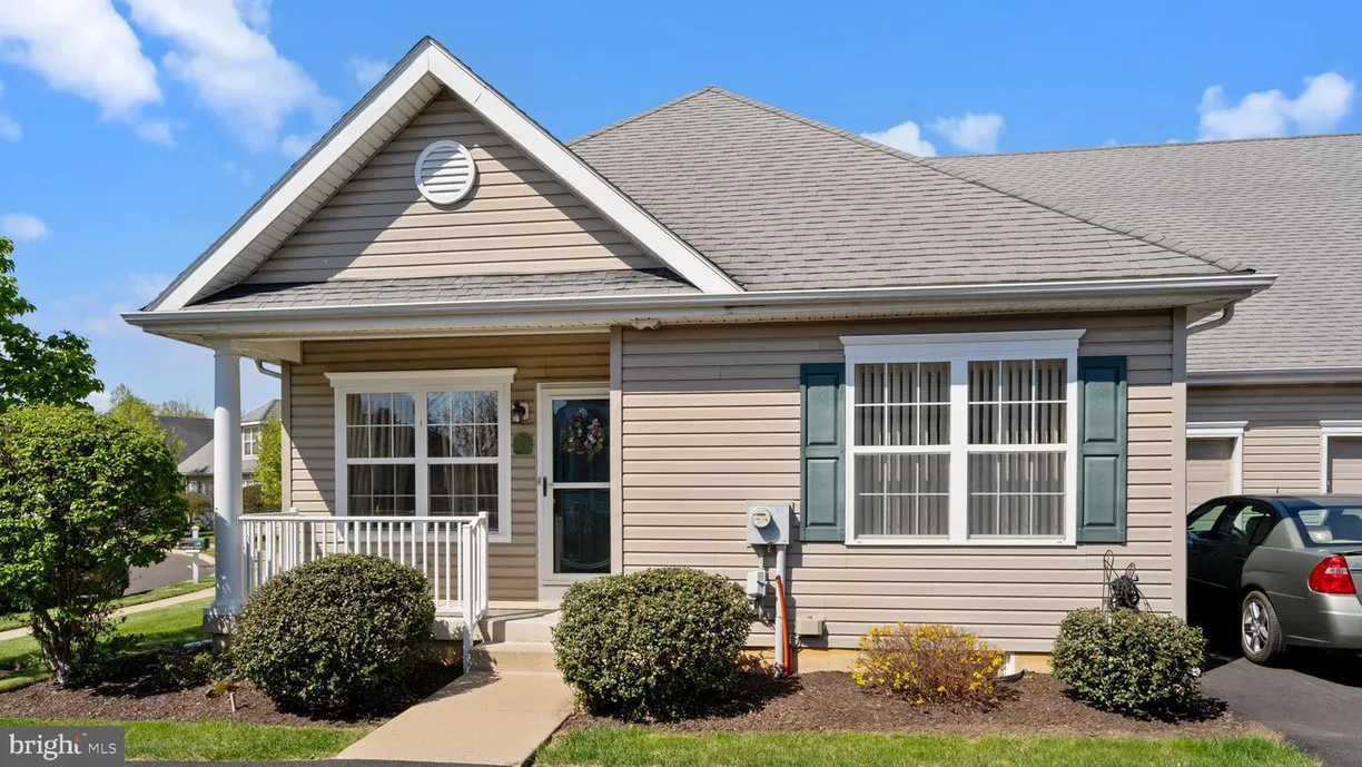 Central NJ/Bucks County, PA Real Estate | View 184 Harmony Ct | 2 Beds, 2 Baths