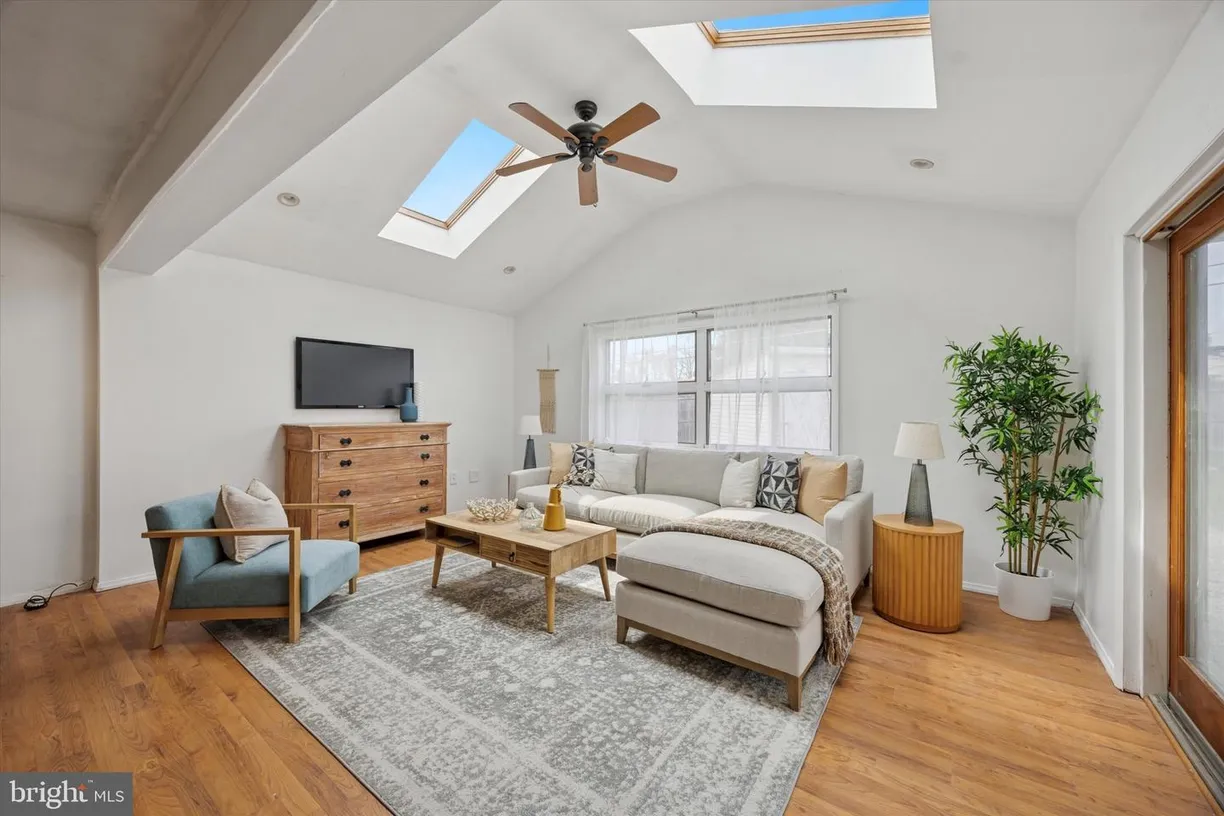 Central NJ/Bucks County, PA Real Estate | View 15 Burning Bush Ln | Listing