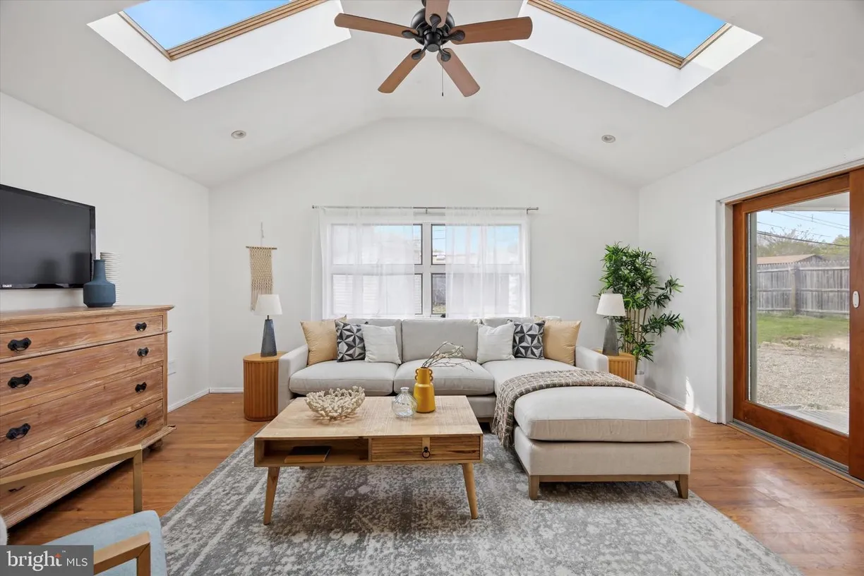 Central NJ/Bucks County, PA Real Estate | View 15 Burning Bush Ln | 3 Beds, 1 Bath