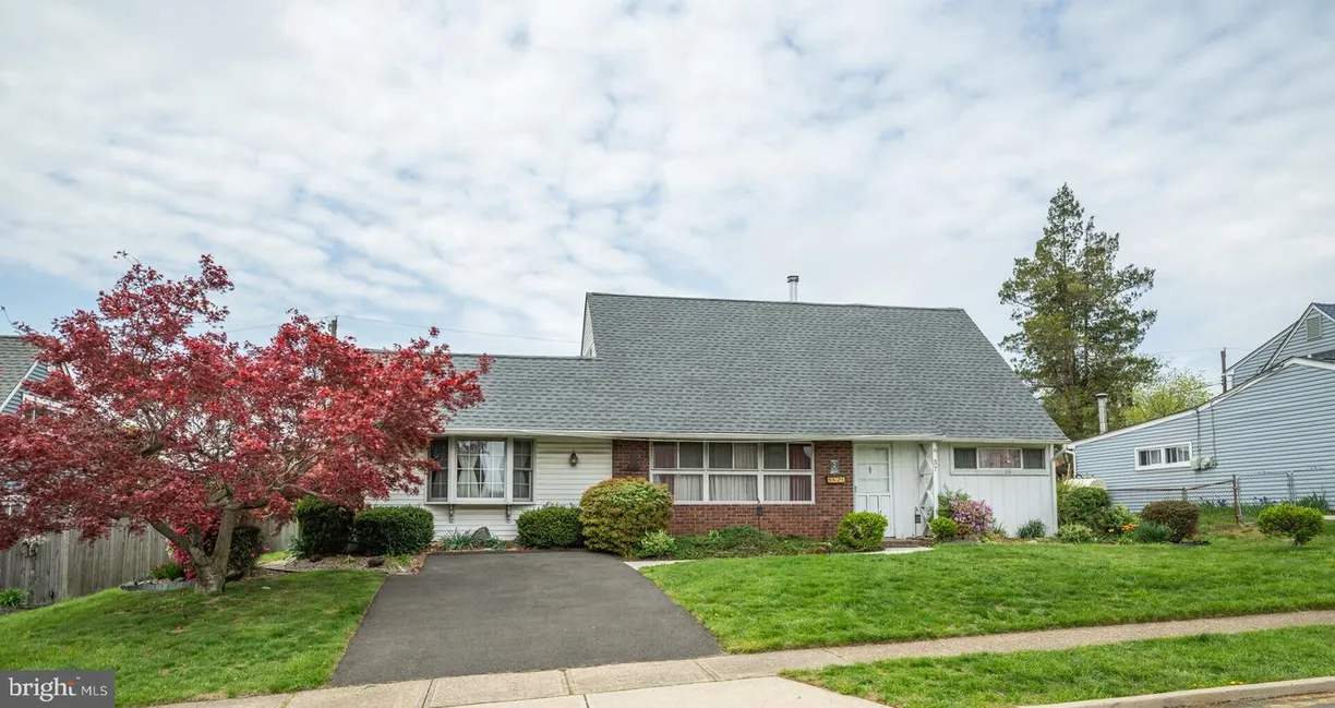 Central NJ/Bucks County, PA Real Estate | View 37 Underwood Rd | 4 Beds, 2 Baths