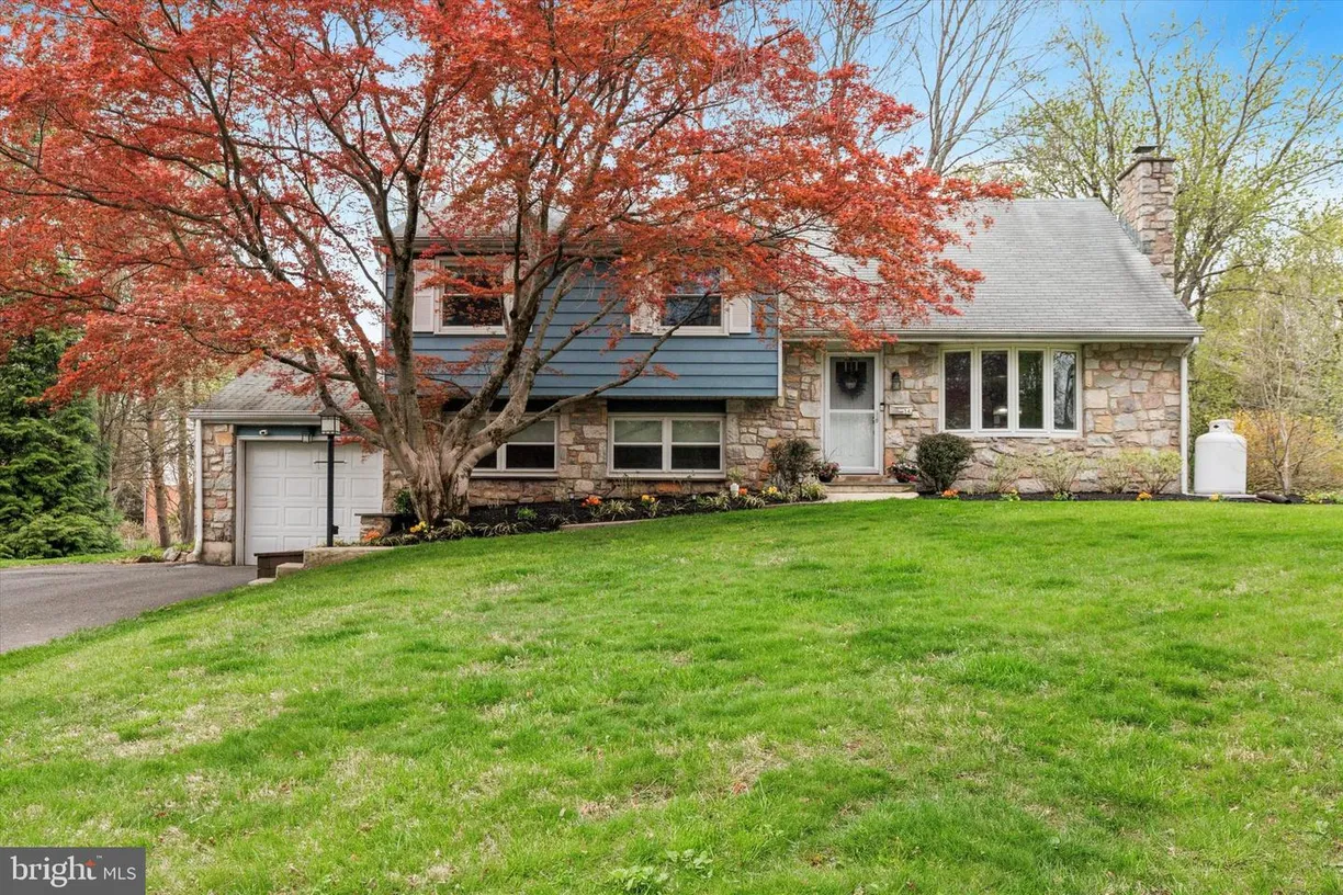 Central NJ/Bucks County, PA Real Estate | View 142 Homestead Dr | 4 Beds, 3 Baths