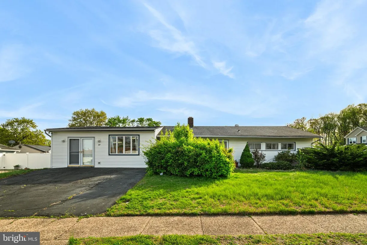 Central NJ/Bucks County, PA Real Estate | View 97 Black Pine Ln | Listing