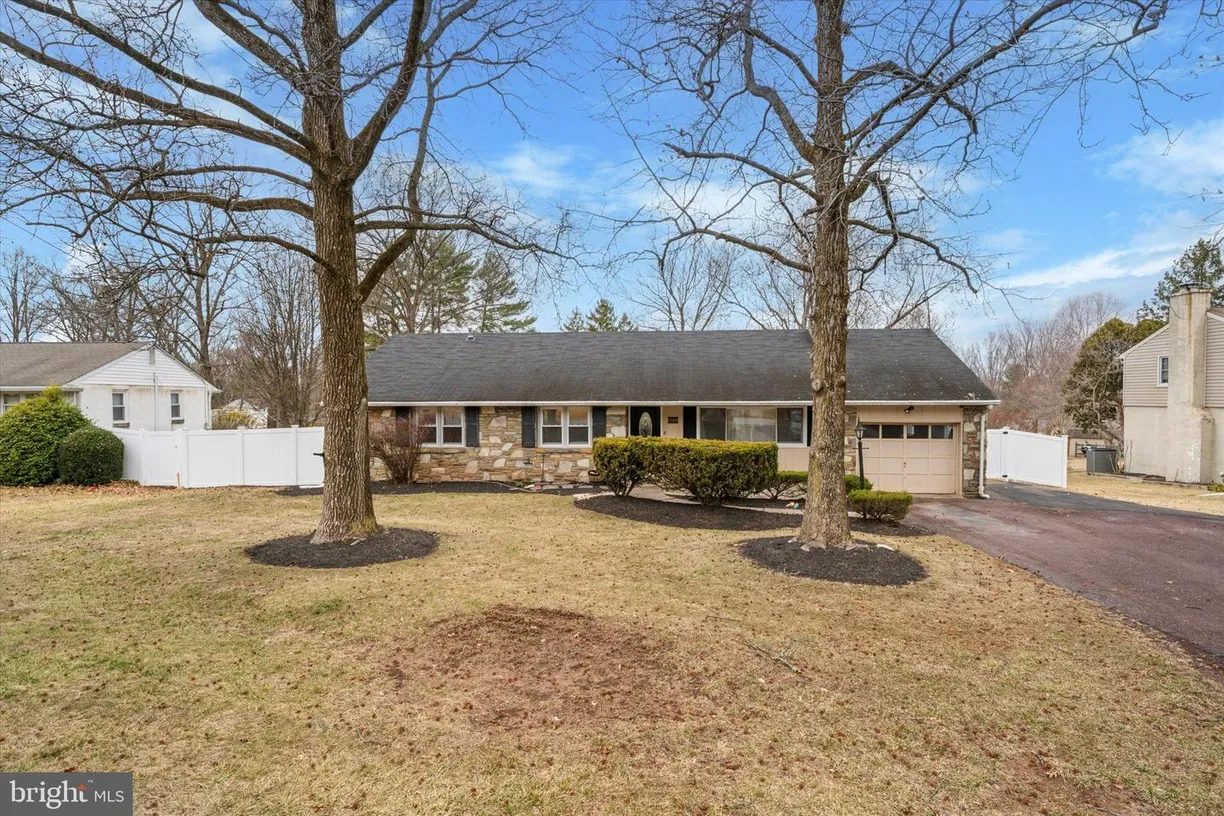 Central NJ/Bucks County, PA Real Estate | View 1304 Lansdale Ave | 3 Beds, 2 Baths