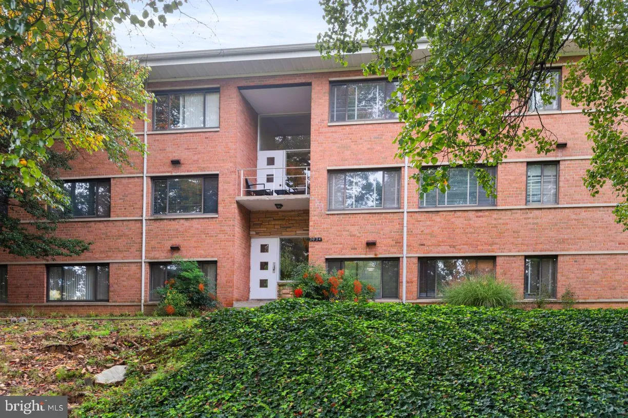 Washington Metro Area Real Estate | View 1920 North Calvert St, 2 Br 1 Ba | 2 Beds