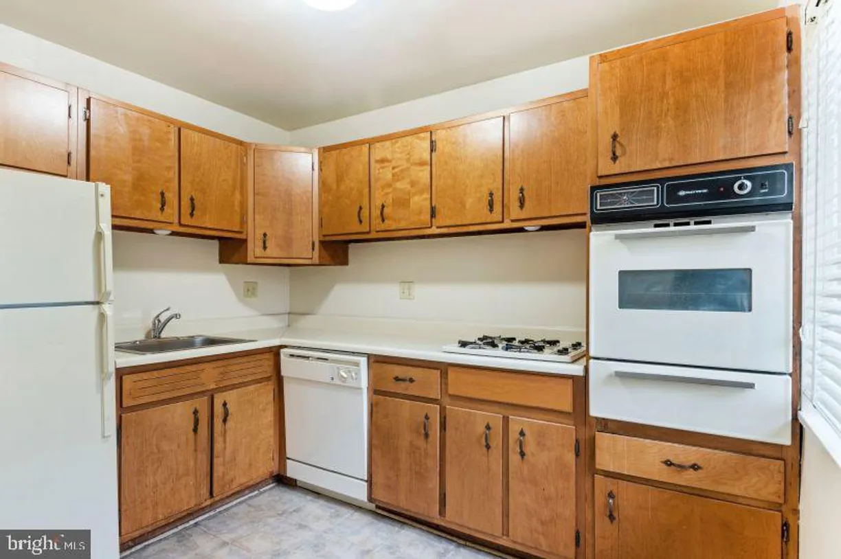 Washington Metro Area Real Estate | View 1920 North Calvert St, 2 Br 1 Ba | Listing