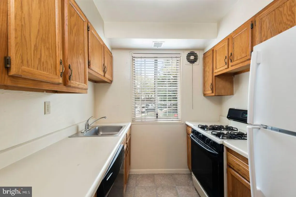 Washington Metro Area Real Estate | View 1920 North Calvert St, 2 Br 1 Ba | Listing