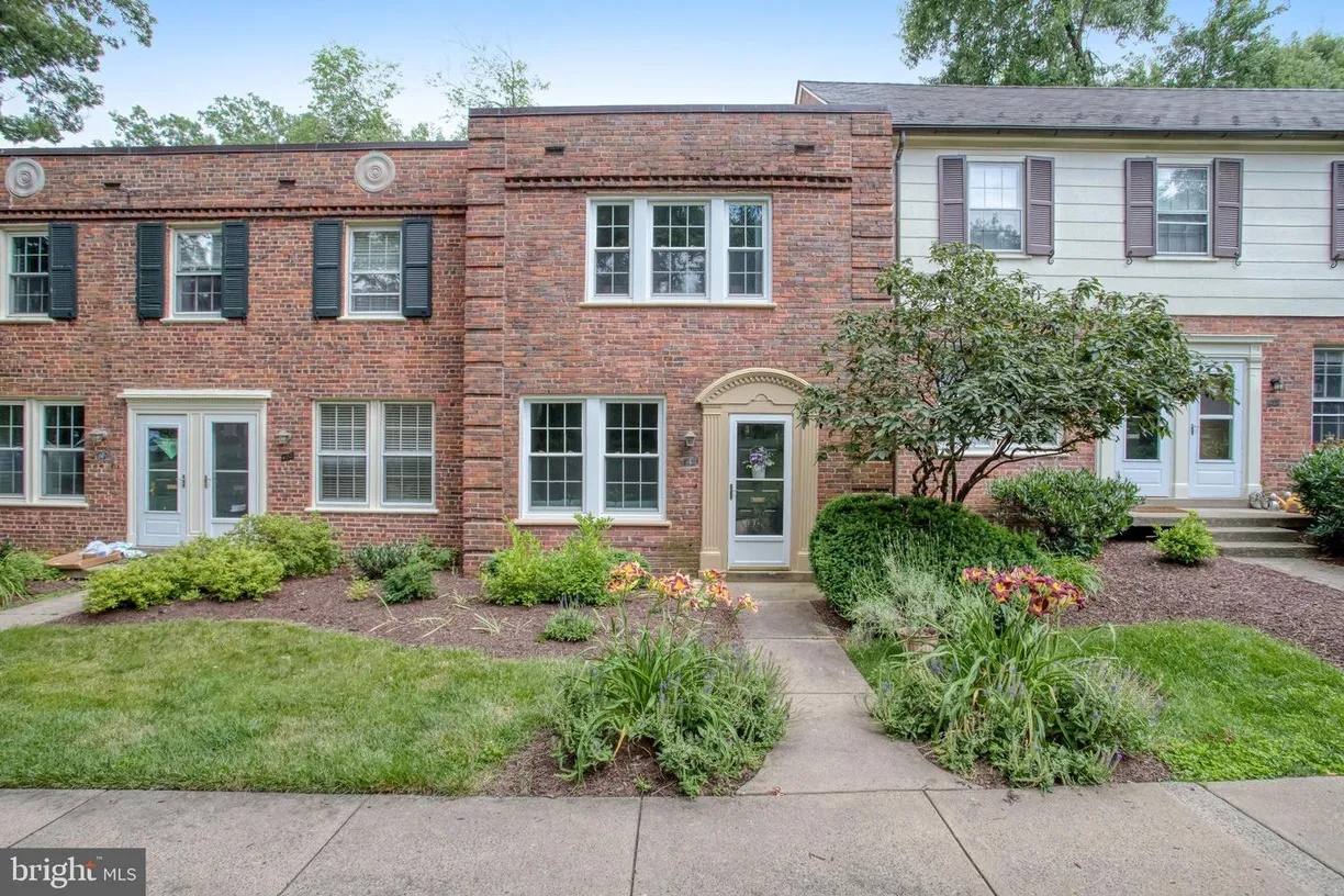 Washington Metro Area Real Estate | View 1400 S Barton St, 431 | 2 Beds, 1 Bath