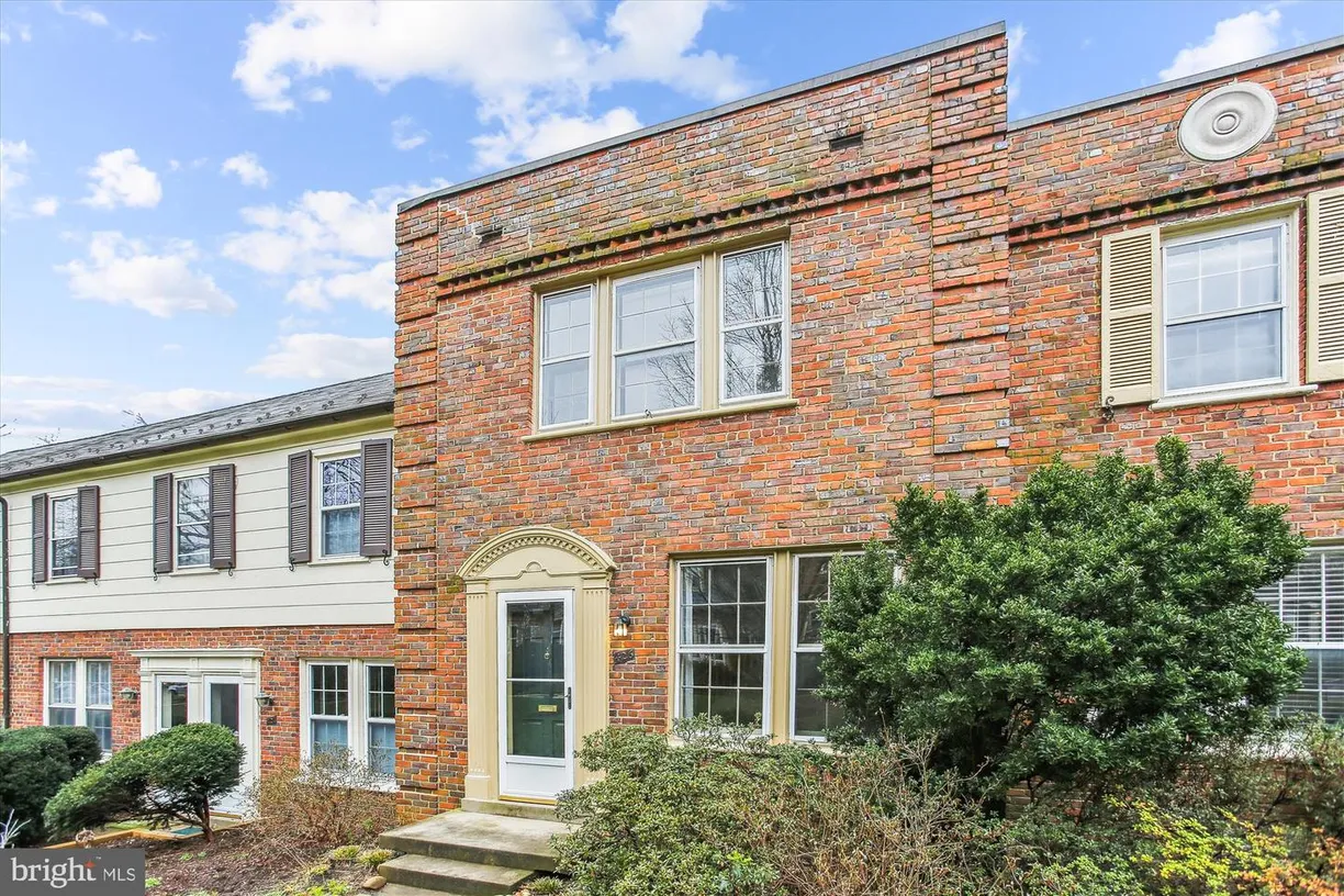 Washington Metro Area Real Estate | View 1400 S Barton St S, 426 | 2 Beds, 1 Bath