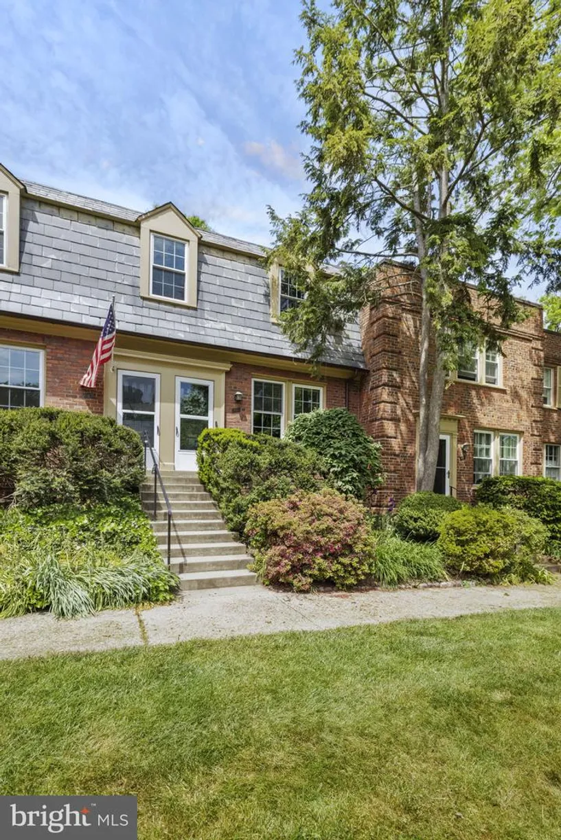 Washington Metro Area Real Estate | View 1400 S Barton St, 411 | 2 Beds, 1 Bath