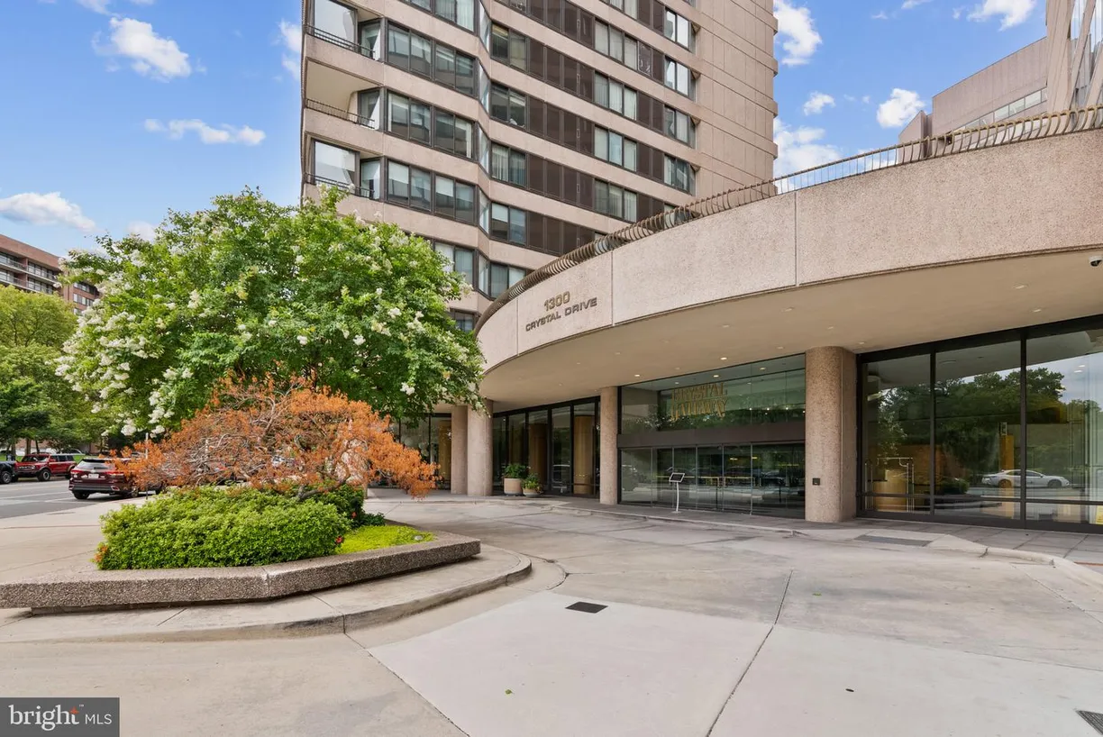Washington Metro Area Real Estate | View 1300 Crystal Dr, 1606s | 3 Beds, 2 Baths