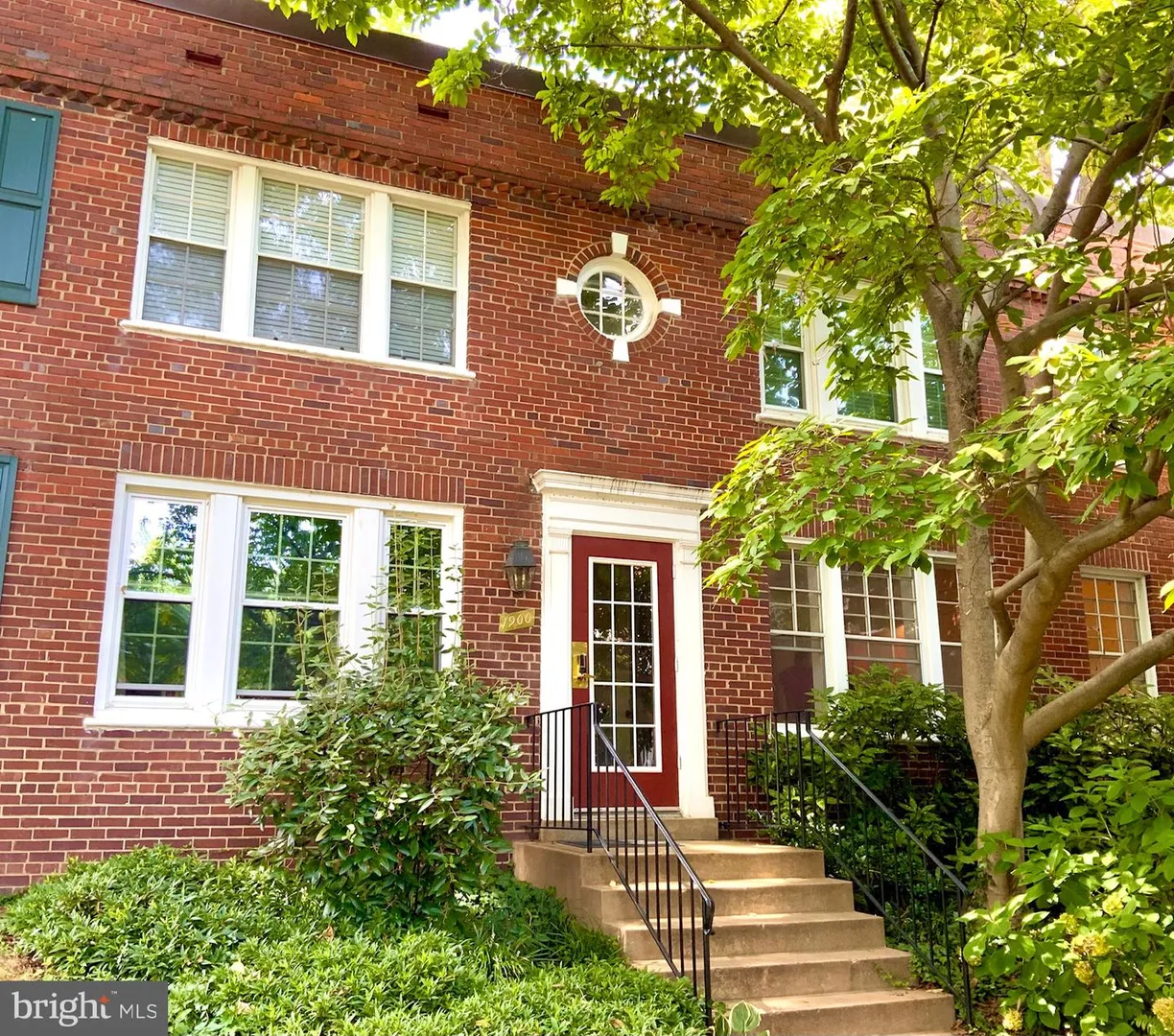Washington Metro Area Real Estate | View 1900 N Rhodes St, 71 | 1 Bed, 1 Bath
