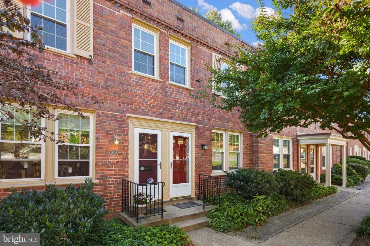 Washington Metro Area Real Estate | View 2700 13th Rd S, 384 | 1 Bed, 1 Bath