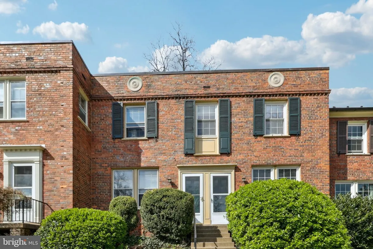 Washington Metro Area Real Estate | View 1401 S Barton St, 218 | 1 Bed, 1 Bath