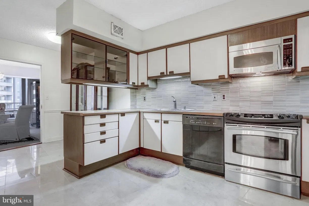 Washington Metro Area Real Estate | View 1300 Crystal Dr, 901s | Listing
