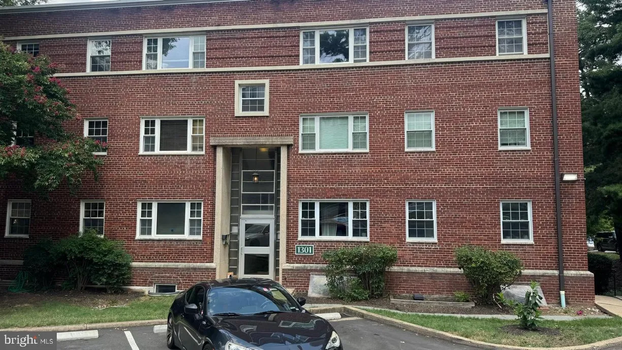 Washington Metro Area Real Estate | View 1301 N Ode St, 114 | 2 Beds