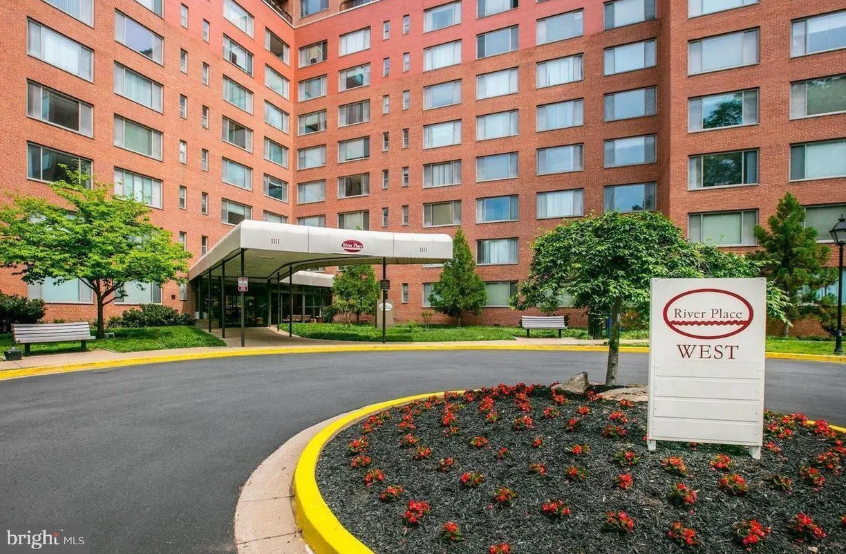 Washington Metro Area Real Estate | View 1111 Arlington Blvd, 704 | 1 Bed, 1 Bath