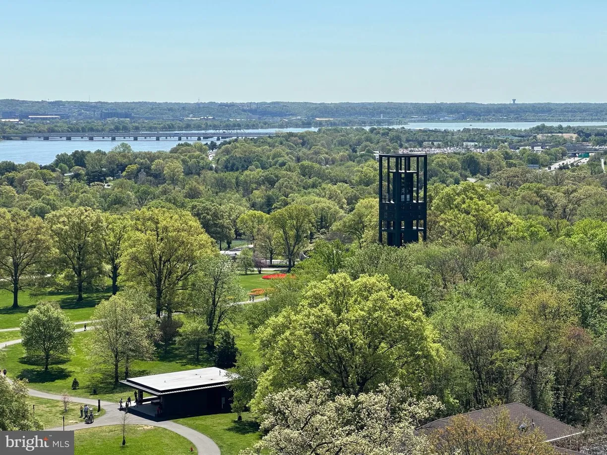 Washington Metro Area Real Estate | View 1401 N Oak St, 903,905 | Listing