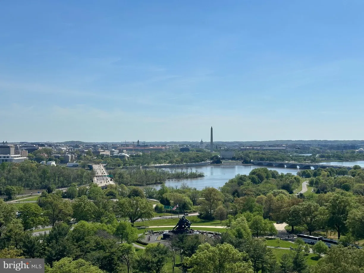 Washington Metro Area Real Estate | View 1401 N Oak St, 903,905 | 3 Beds, 4 Baths