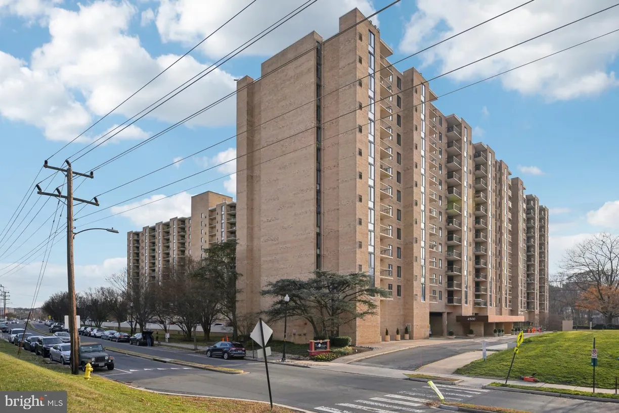 Washington Metro Area Real Estate | View 4500 S Four Mile Run Dr, 502 | 2 Beds, 2 Baths