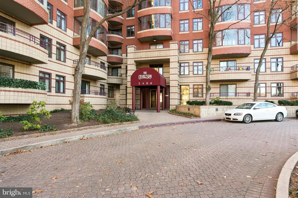 Washington Metro Area Real Estate | View 2400 Clarendon Blvd, 709 | 2 Beds