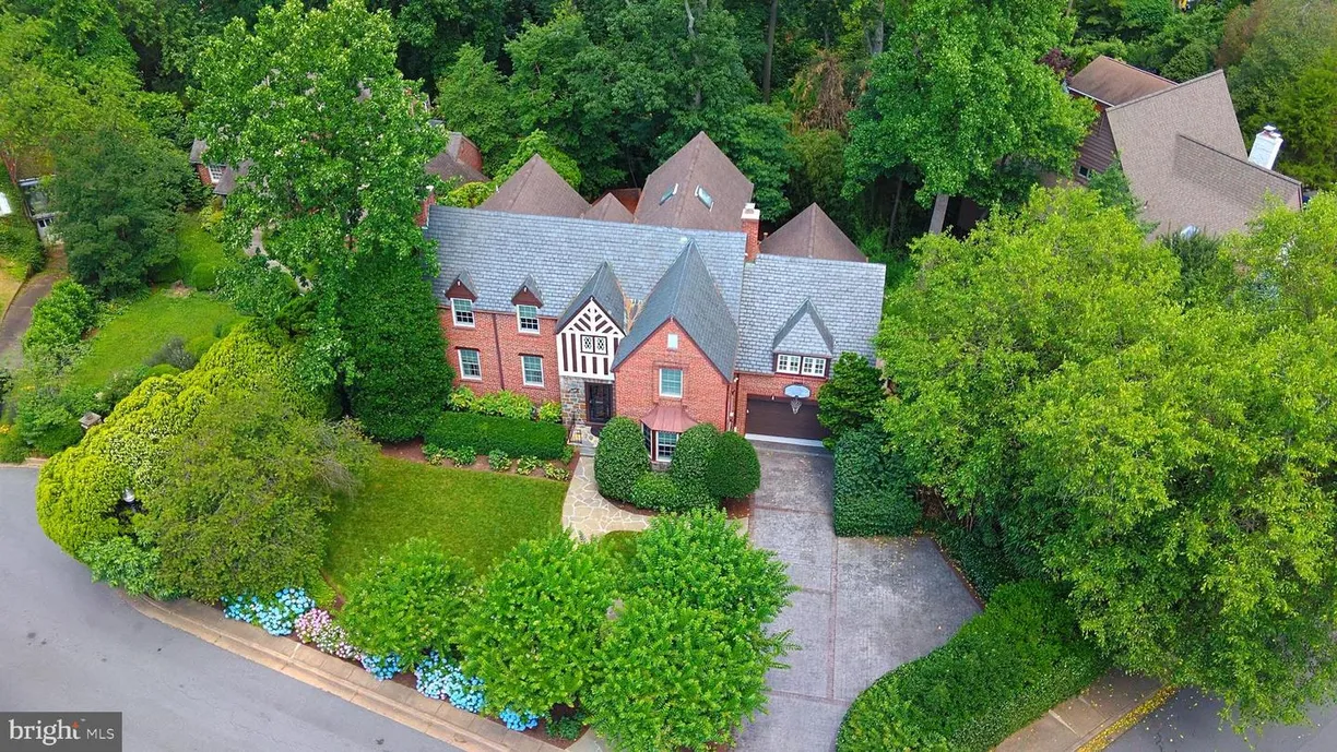 Washington Metro Area Real Estate | View 1201 26th St S | 5 Beds