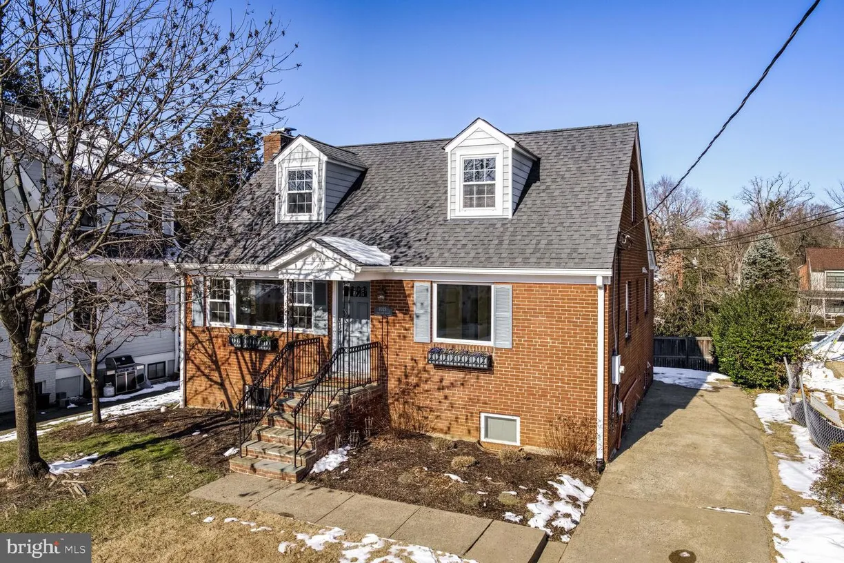 Washington Metro Area Real Estate | View 6023 22nd Rd N | 3 Beds, 3 Baths