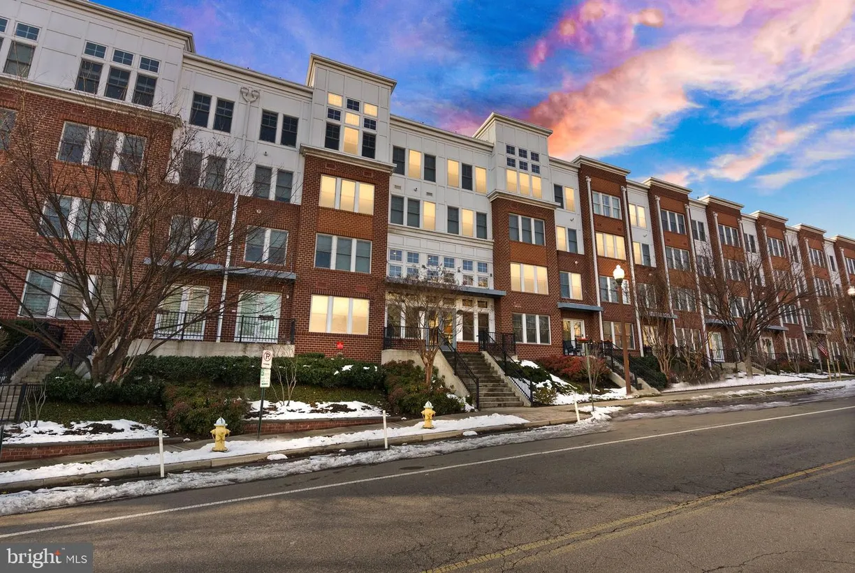 Washington Metro Area Real Estate | View 1418 N Rhodes St, b405 | 2 Beds, 2 Baths