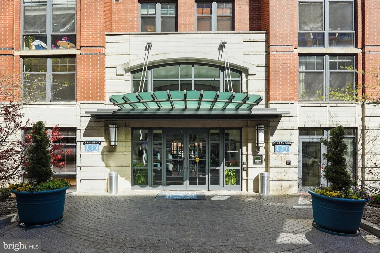 Washington Metro Area Real Estate | View 1021 N Garfield St N, 504 | 1 Bed, 1 Bath