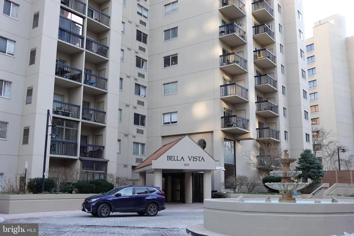 Washington Metro Area Real Estate | View 1211 S Eads St, 804 | 2 Beds, 2 Baths