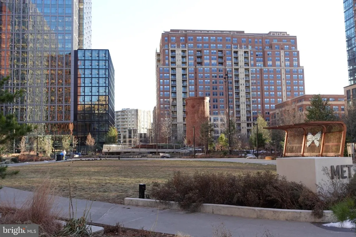 Washington Metro Area Real Estate | View 1211 S Eads St, 804 | Listing