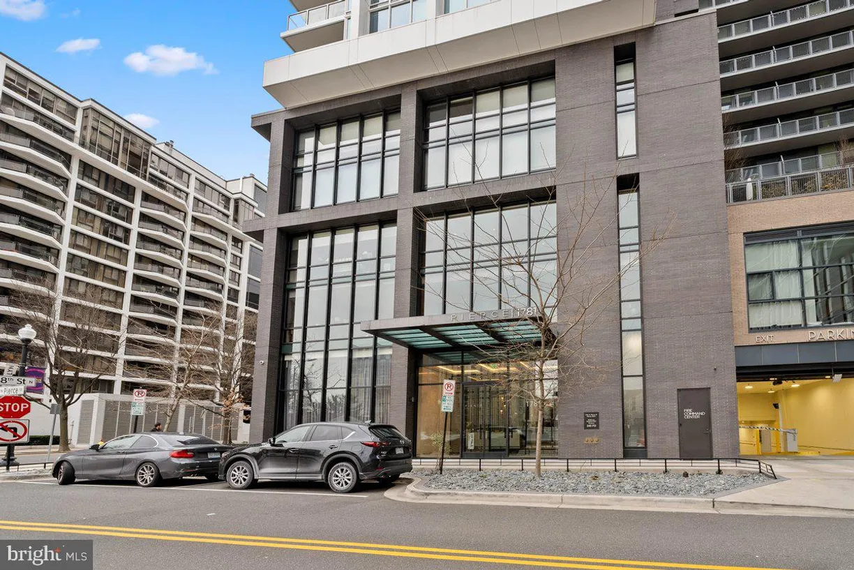 Washington Metro Area Real Estate | View 1781 N Pierce St, 1402 | Listing