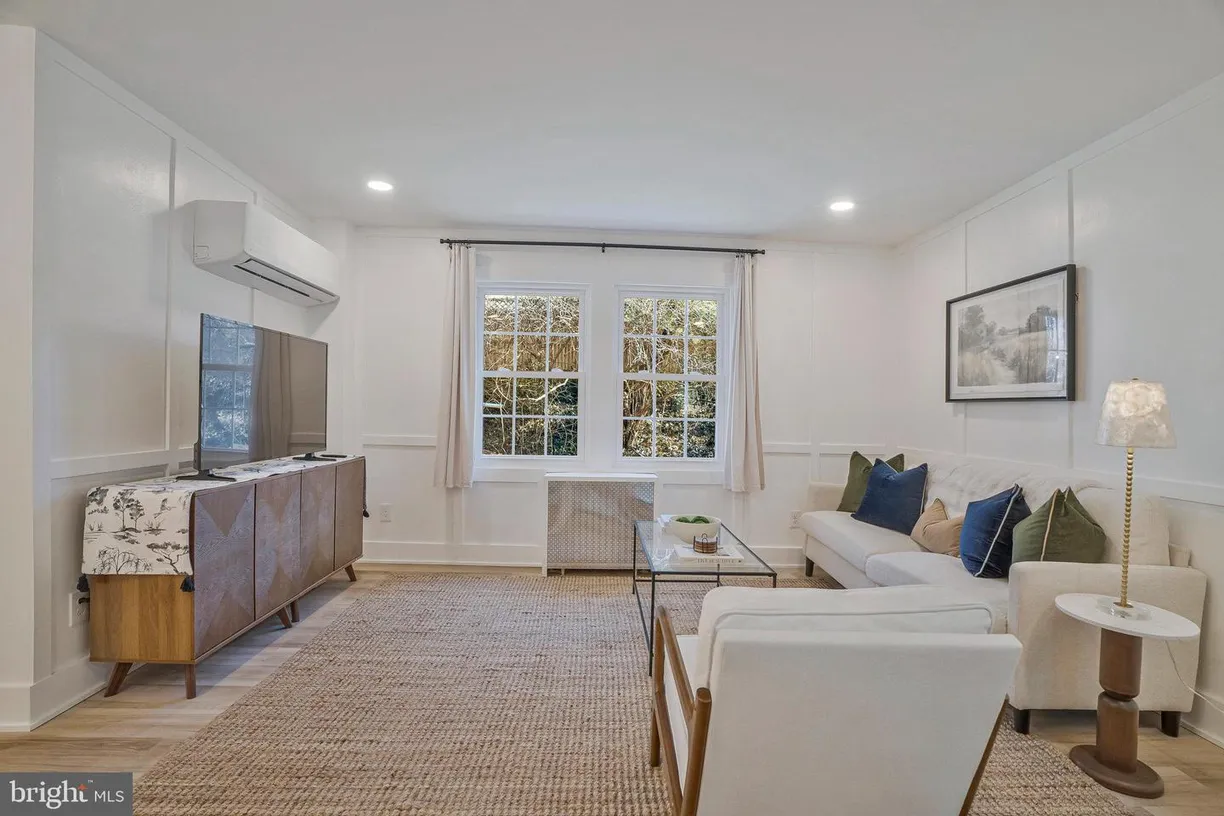 Washington Metro Area Real Estate | View 1217 -apt, 2 N Kensington St | Listing