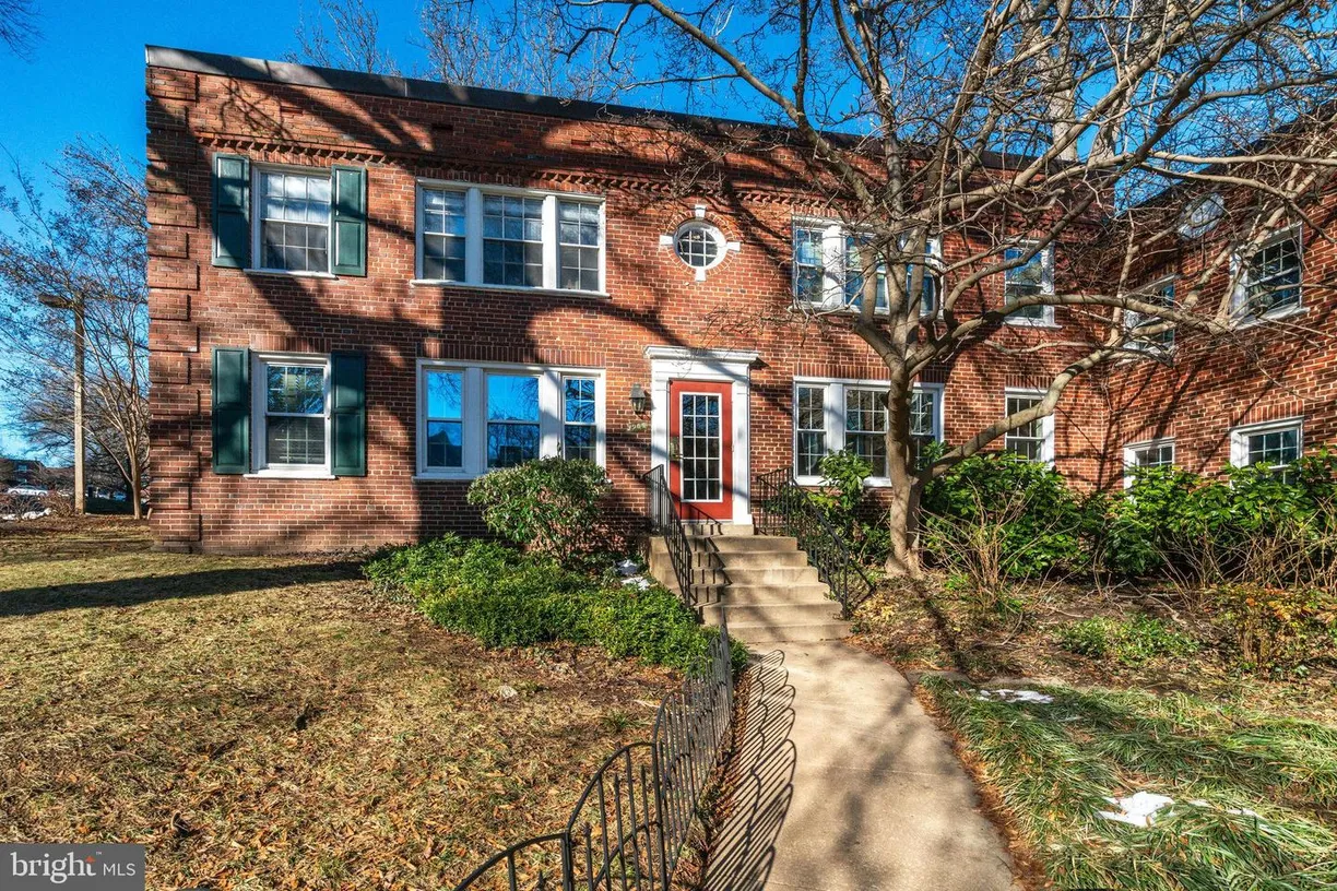 Washington Metro Area Real Estate | View 1900 N Rhodes St, 70 | 1 Bed, 1 Bath