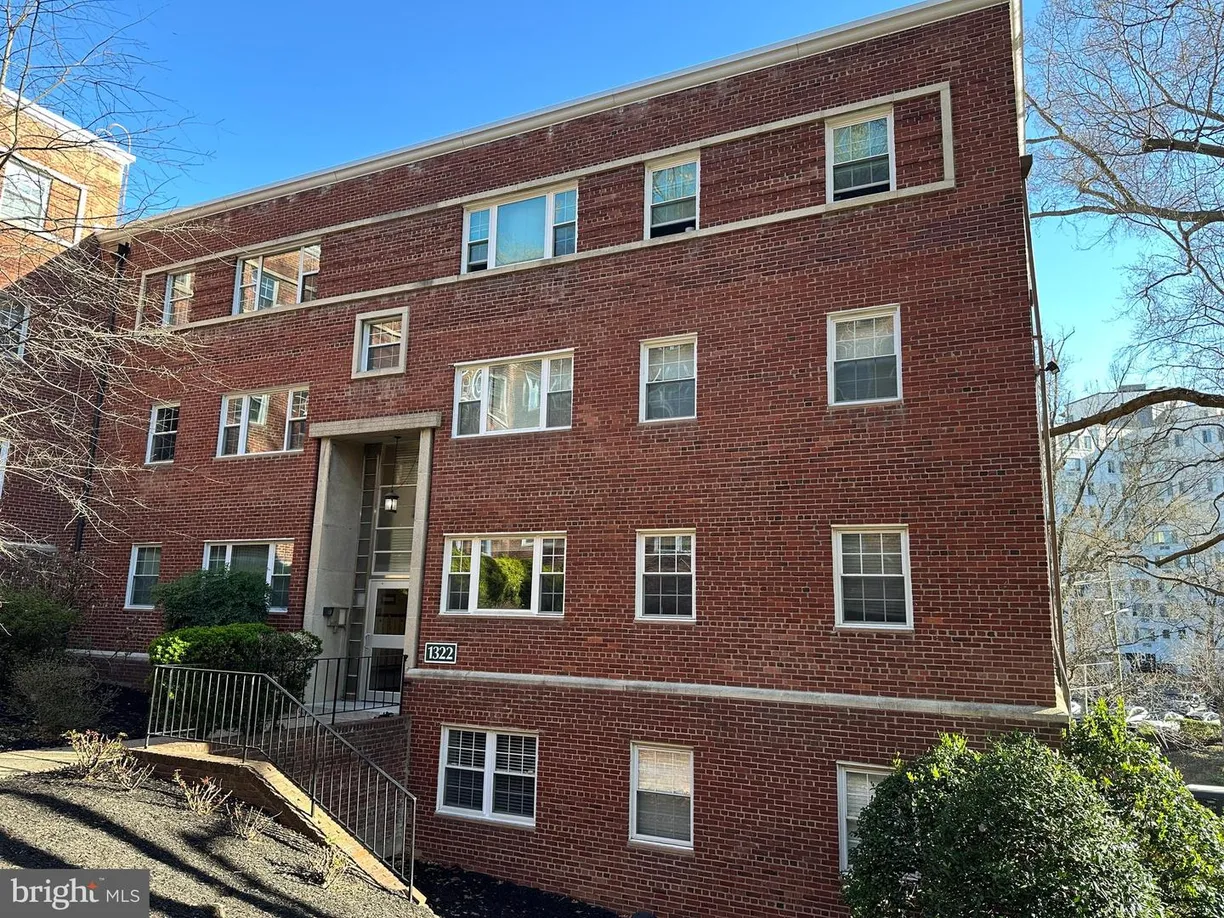 Washington Metro Area Real Estate | View 1322 Fort Myer Dr, 915 | 1 Bed
