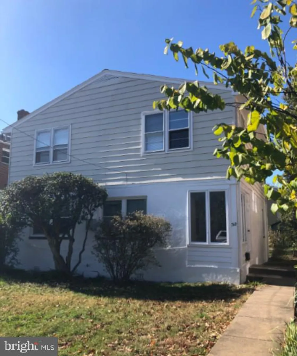 Washington Metro Area Real Estate | View 312 S Wayne St, 2 | 2 Beds