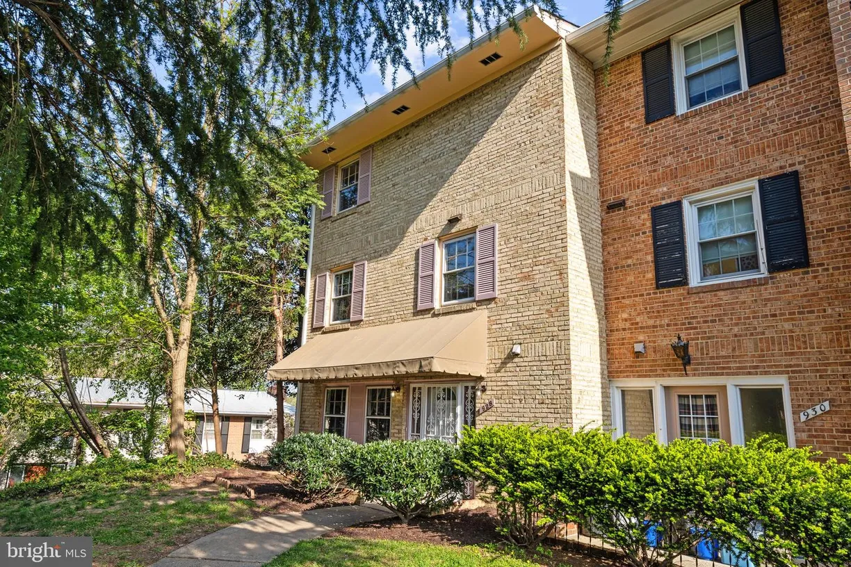 Washington Metro Area Real Estate | View 928 S George Mason Dr | 3 Beds