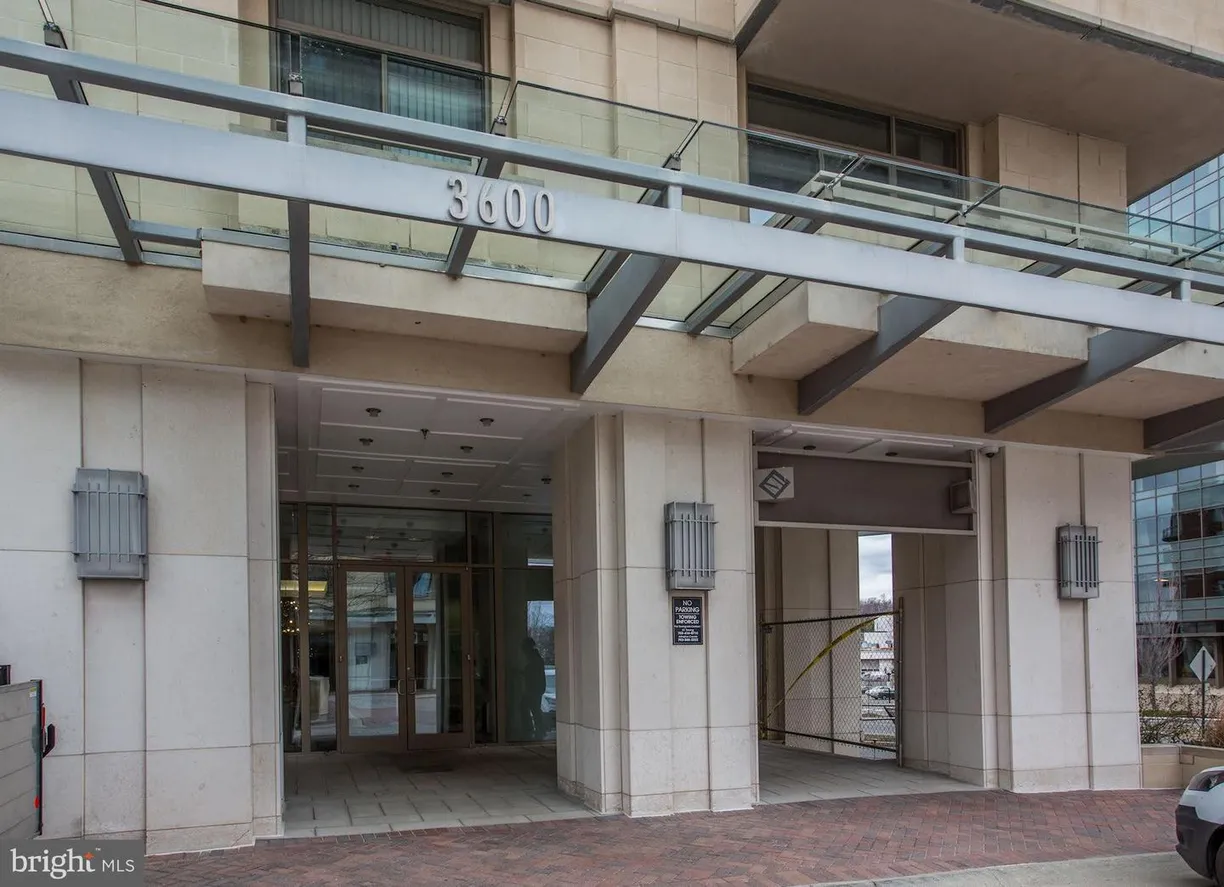Washington Metro Area Real Estate | View 3600 S Glebe Rd, 215w | Listing