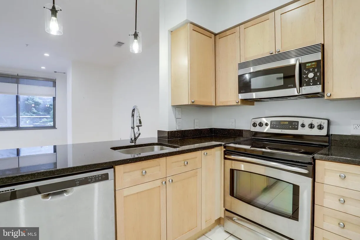 Washington Metro Area Real Estate | View 2001 15th St N, 101 | Listing