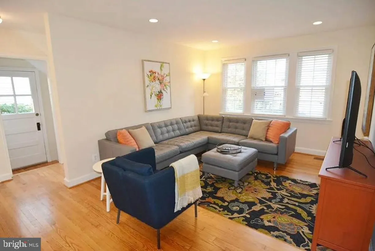 Washington Metro Area Real Estate | View 4830 24th Rd N, 1 | 3 Beds