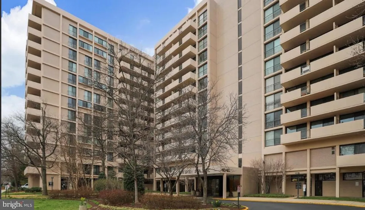 Washington Metro Area Real Estate | View 4141 N Henderson Rd Rd, 916 | 1 Bed