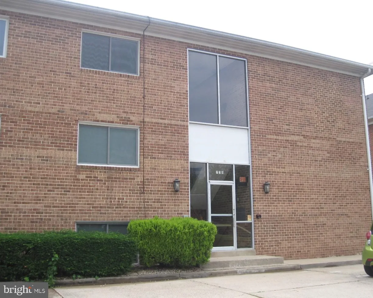 Washington Metro Area Real Estate | View 738 N Wakefield St, 9