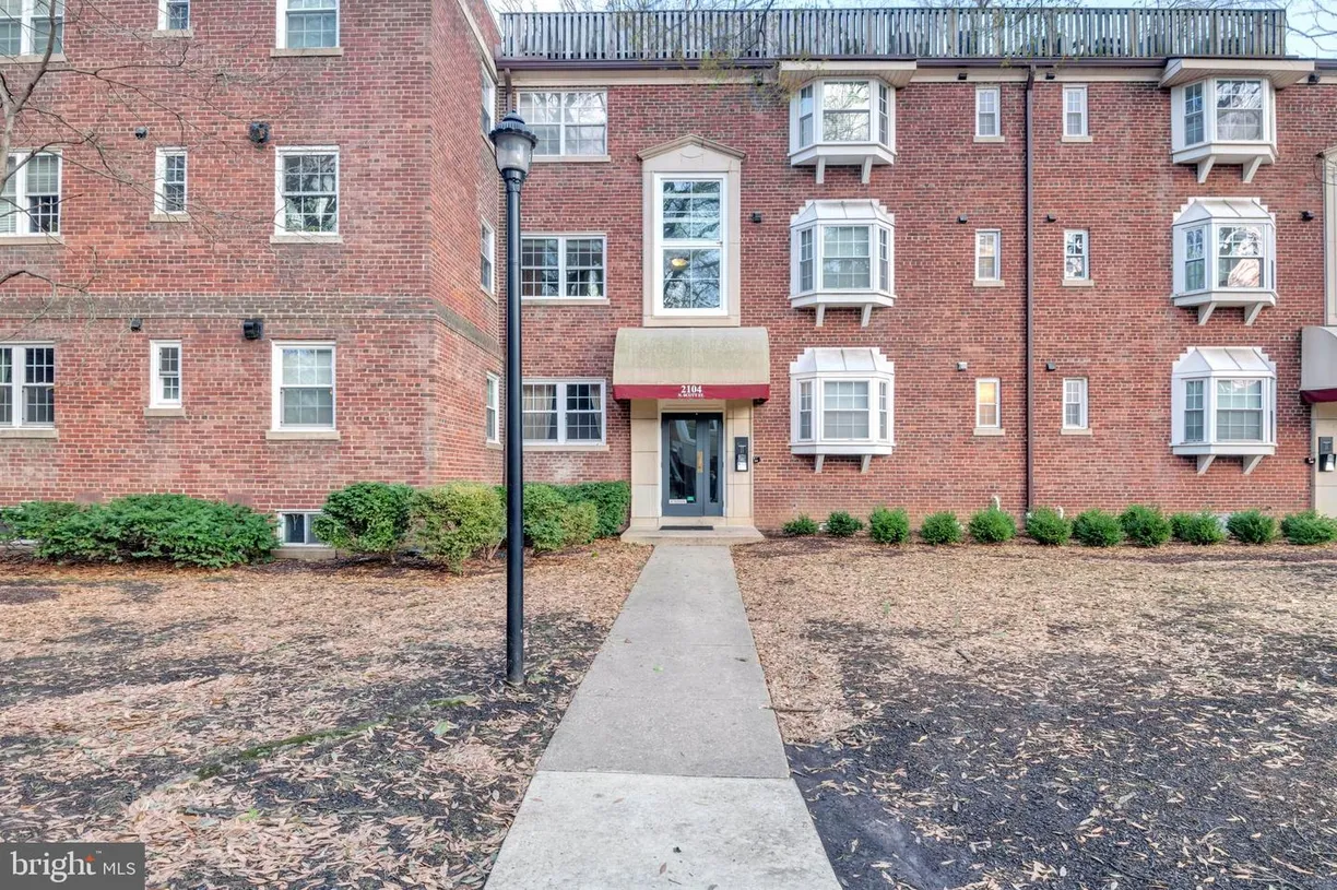 Washington Metro Area Real Estate | View 2104 N Scott St, 33 | 2 Beds, 1 Bath